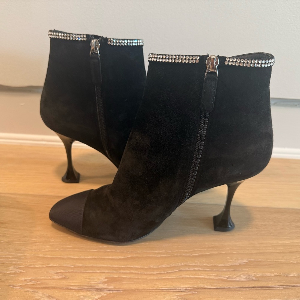 SOLD 🎊Chanel Black Suede Comet star boots - Picture 6 of 9